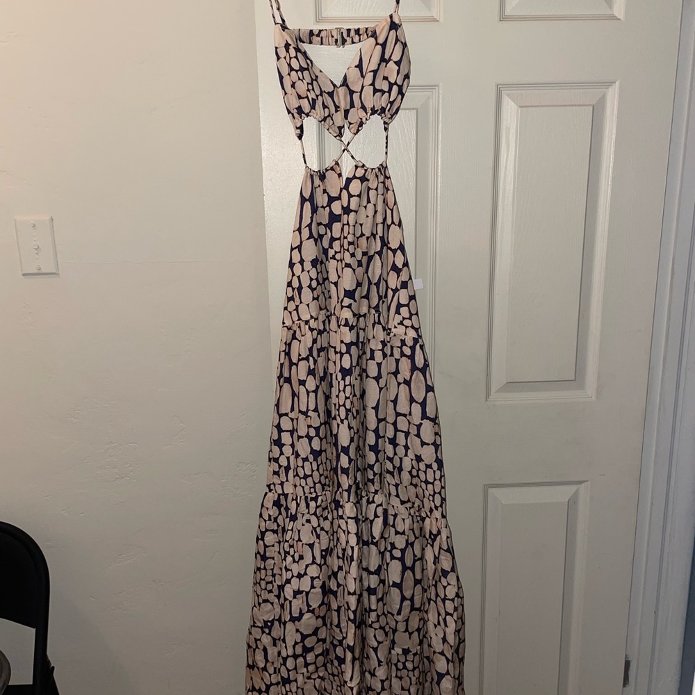 Elegant Maxi Dress in Black and Cream